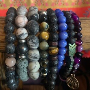 Set of 8 gemstone bracelets